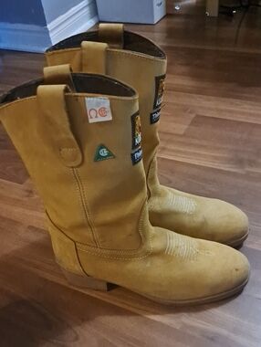 Kodiak Yellow Suede Pull-On Western Style Work Boots. Steel Toe Safety Boots